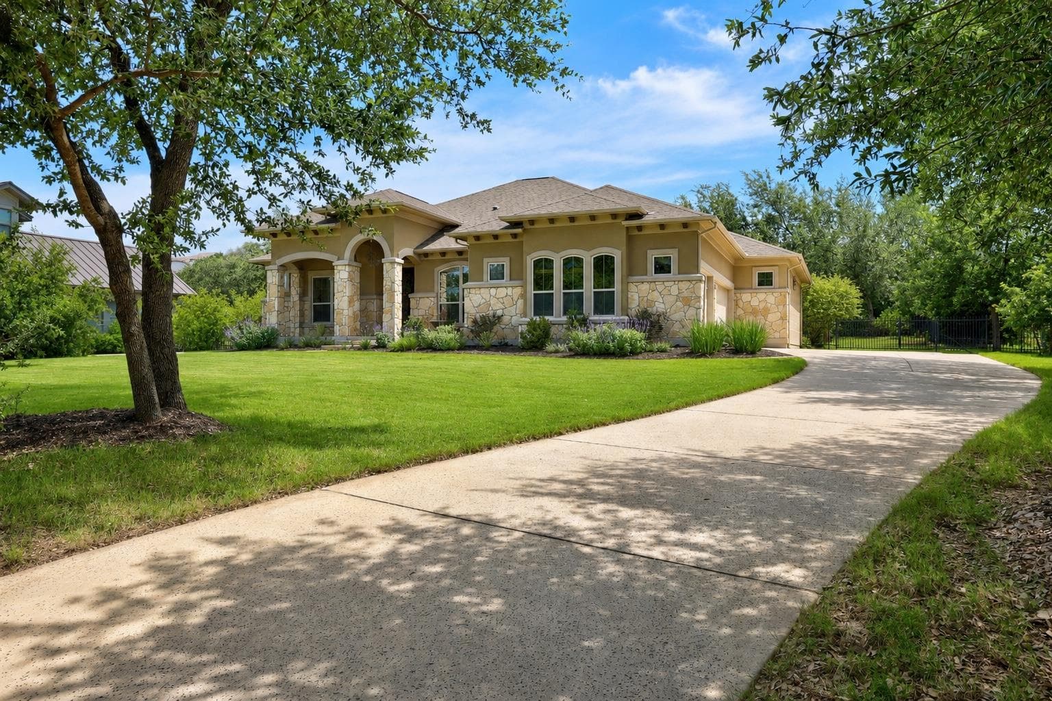 17001 Northlake Hills Dr