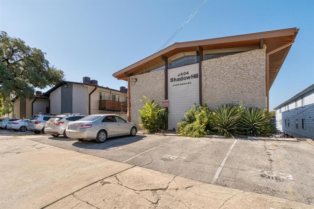 2404 Longview St #105