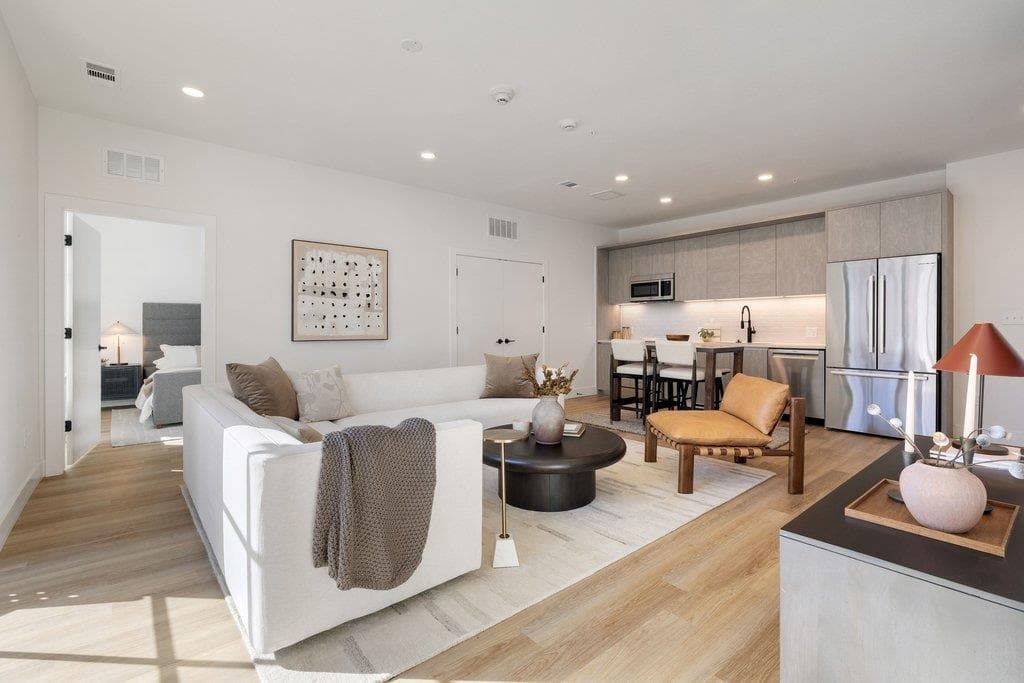4315 S Congress Ave #319