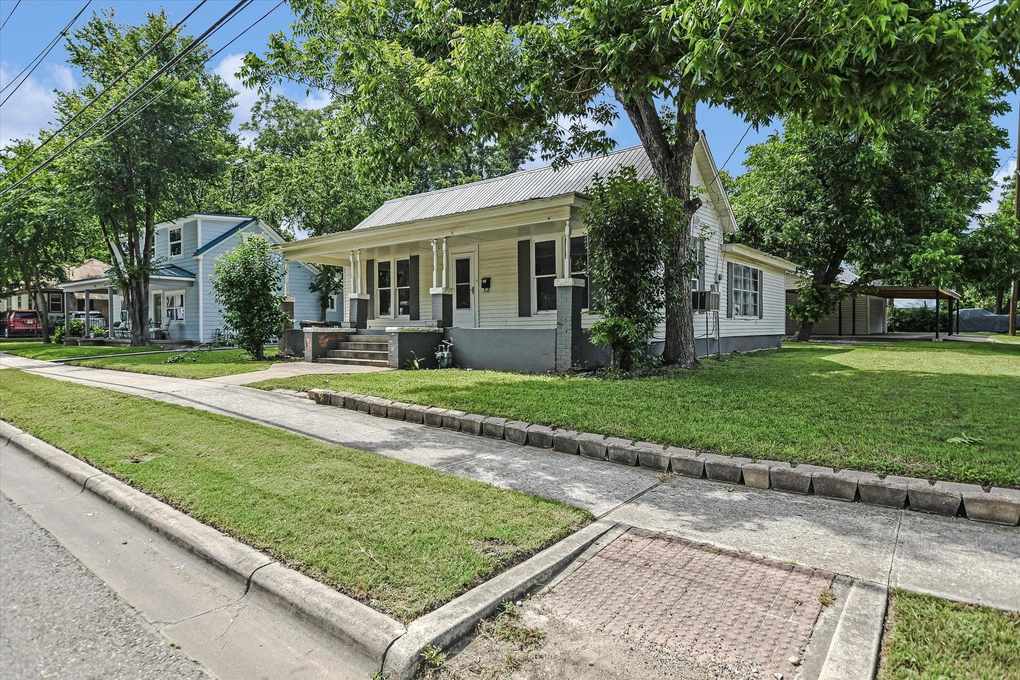 312 W 10th St