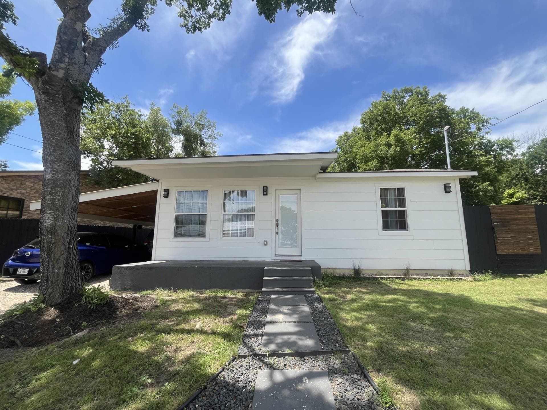 204 E Carpenter Ave