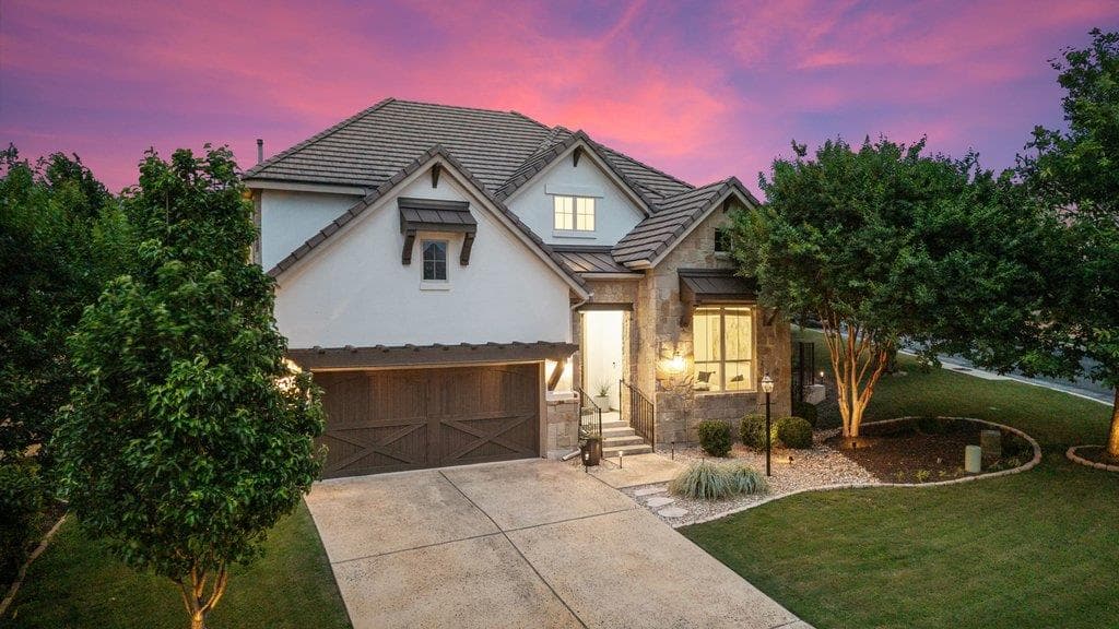 201 Maxwell Way