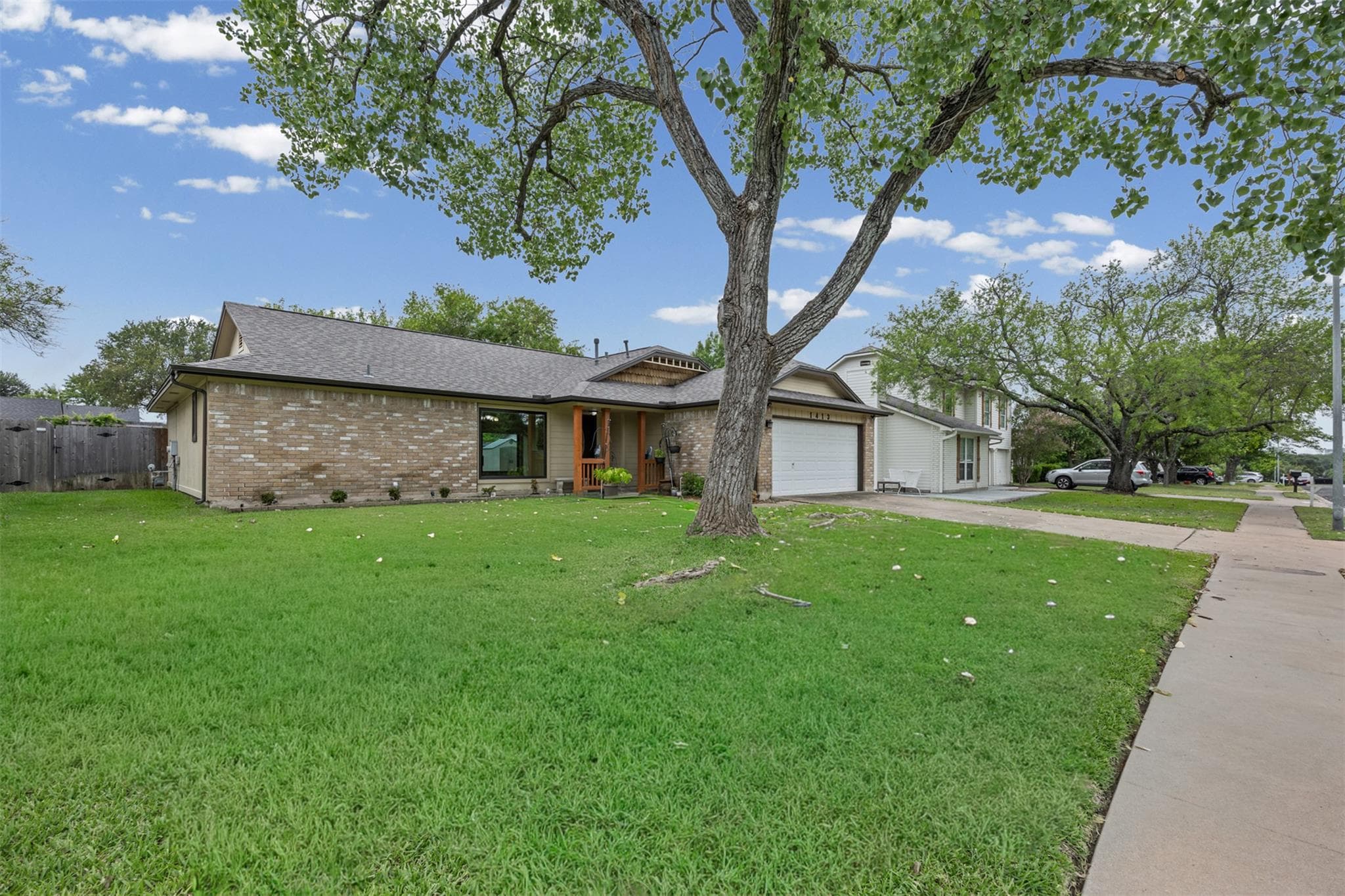 1413 Charolais Dr