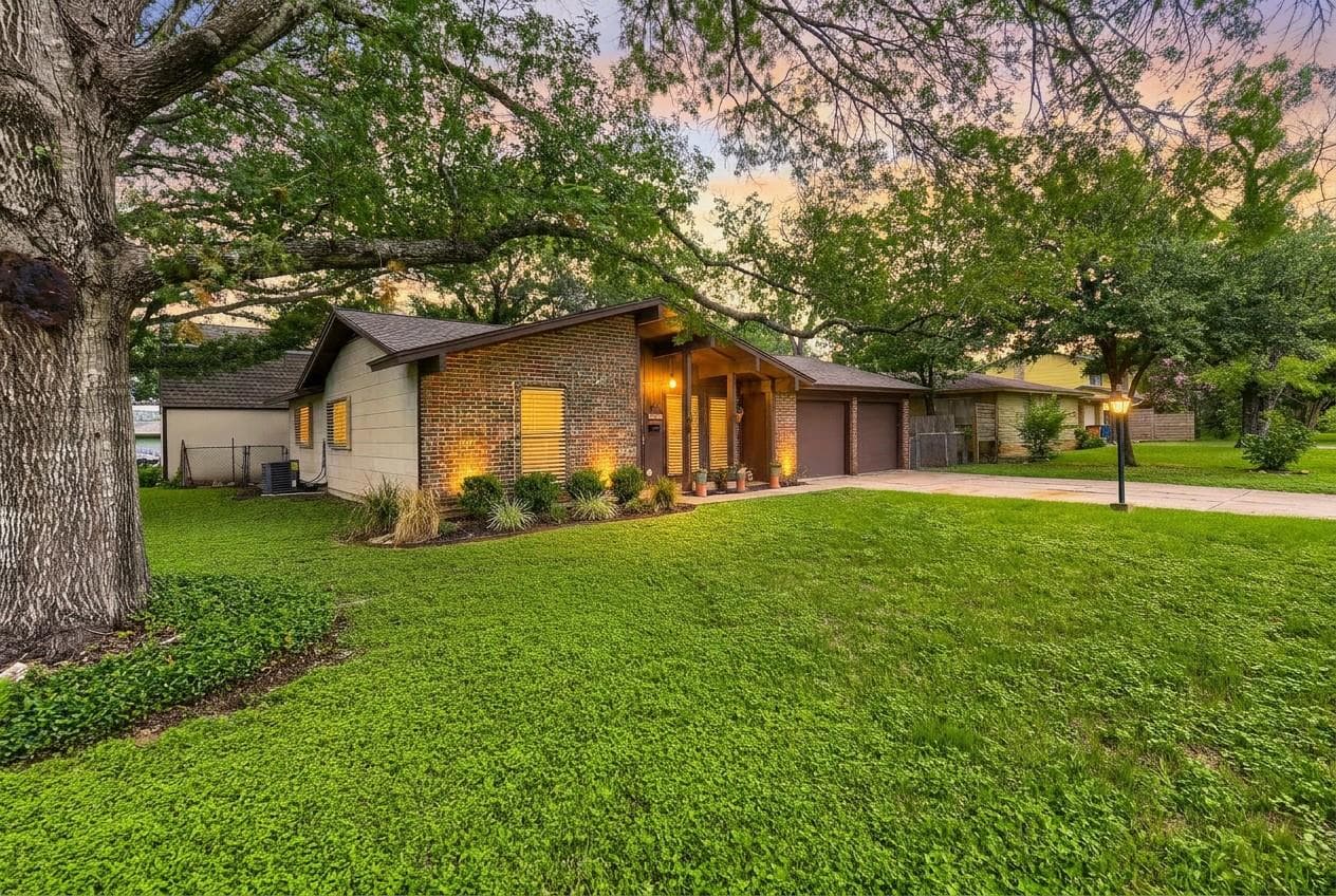 5001 Creekline Dr