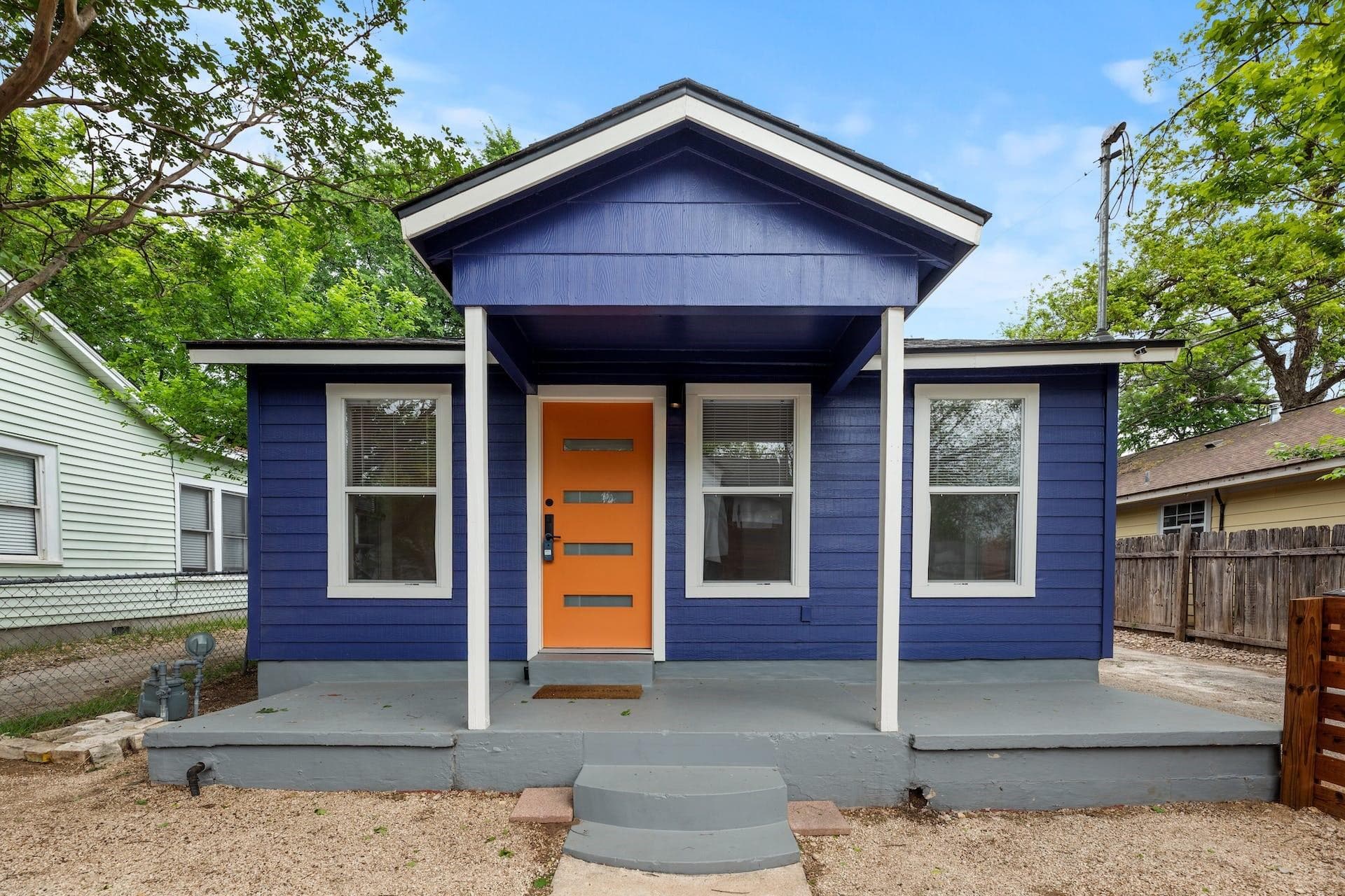 2208 Santa Rita St