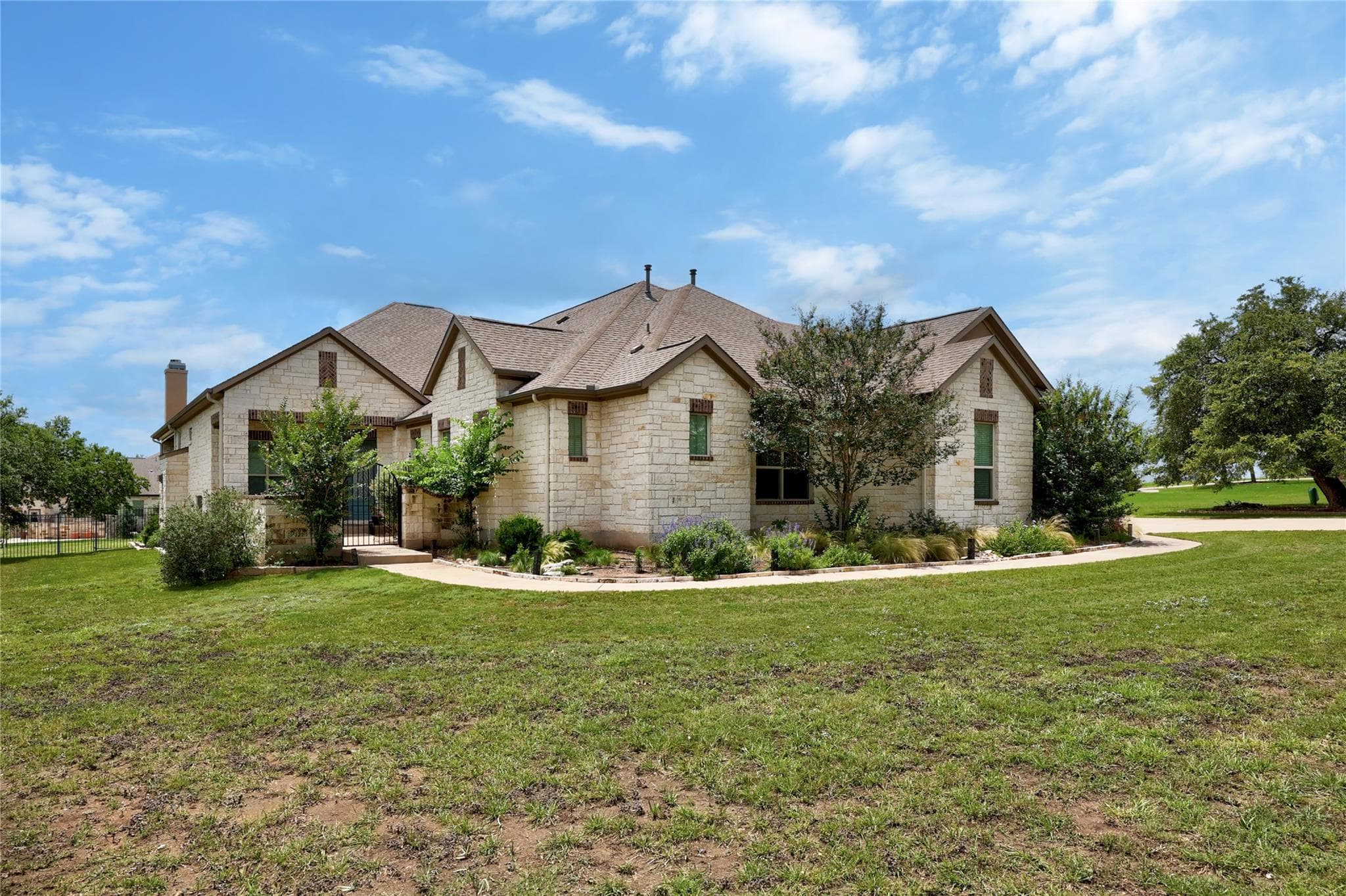 900 Hawthorne Loop