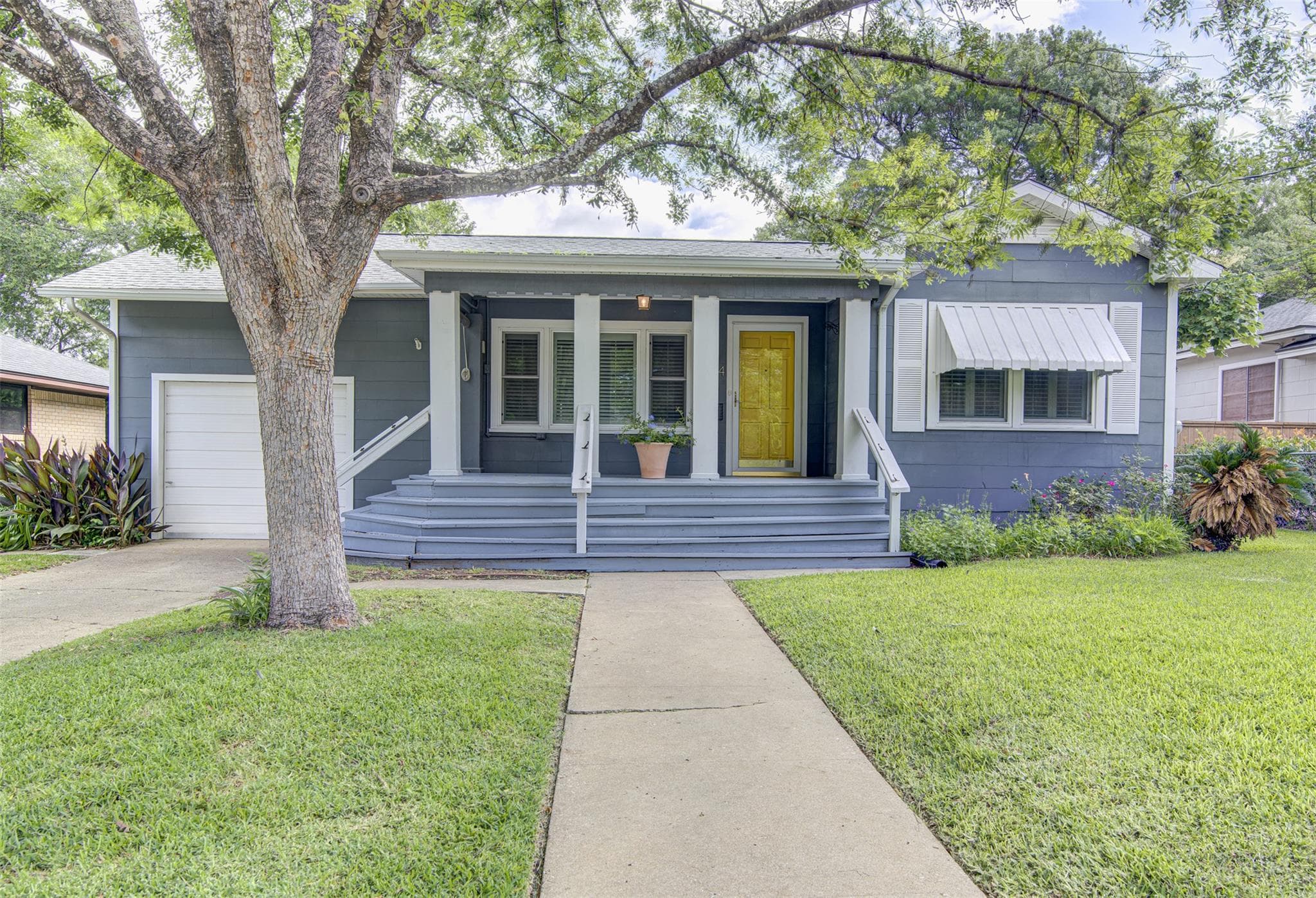 1504 Brentwood St