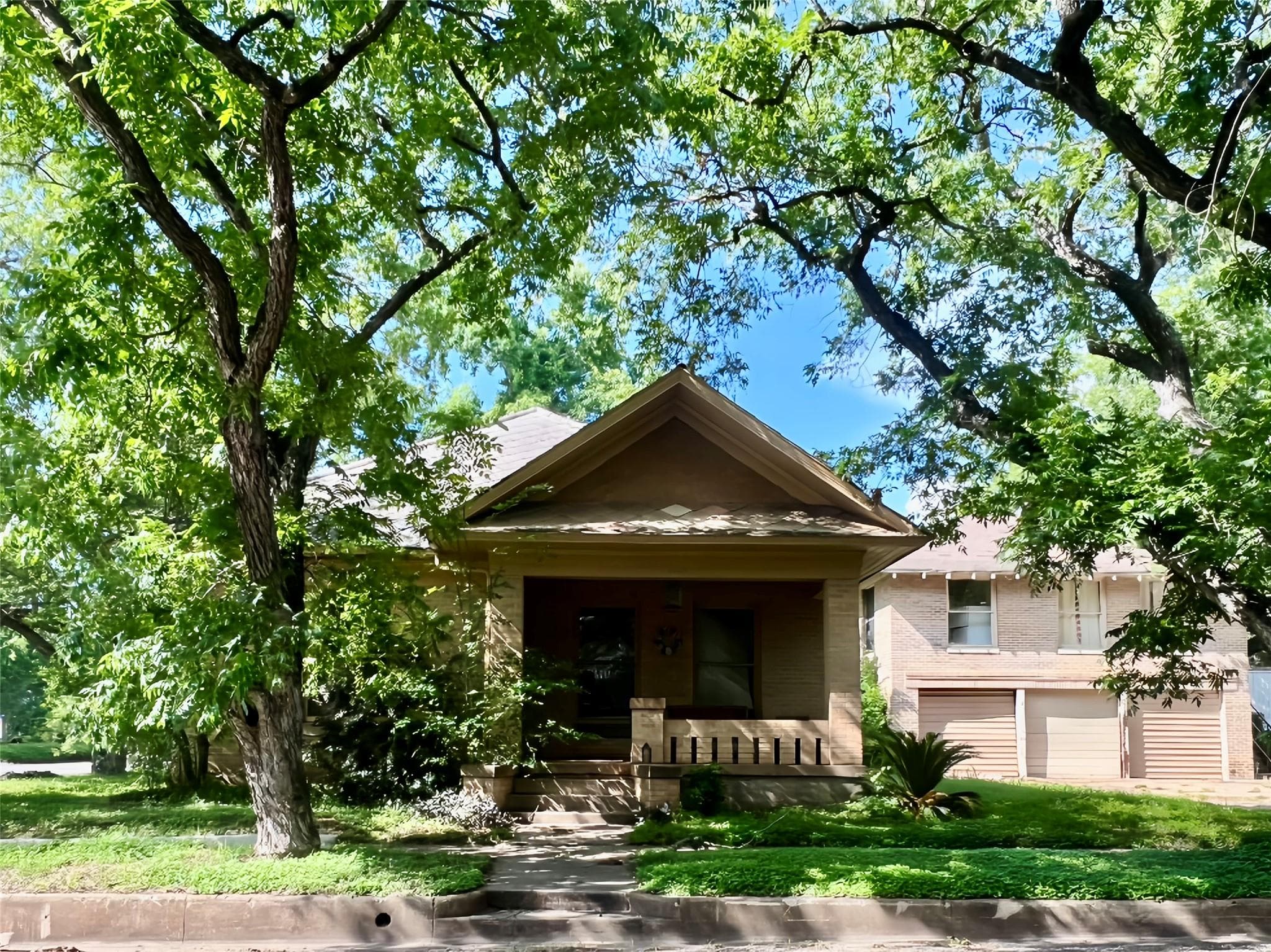 101 NE 6th St