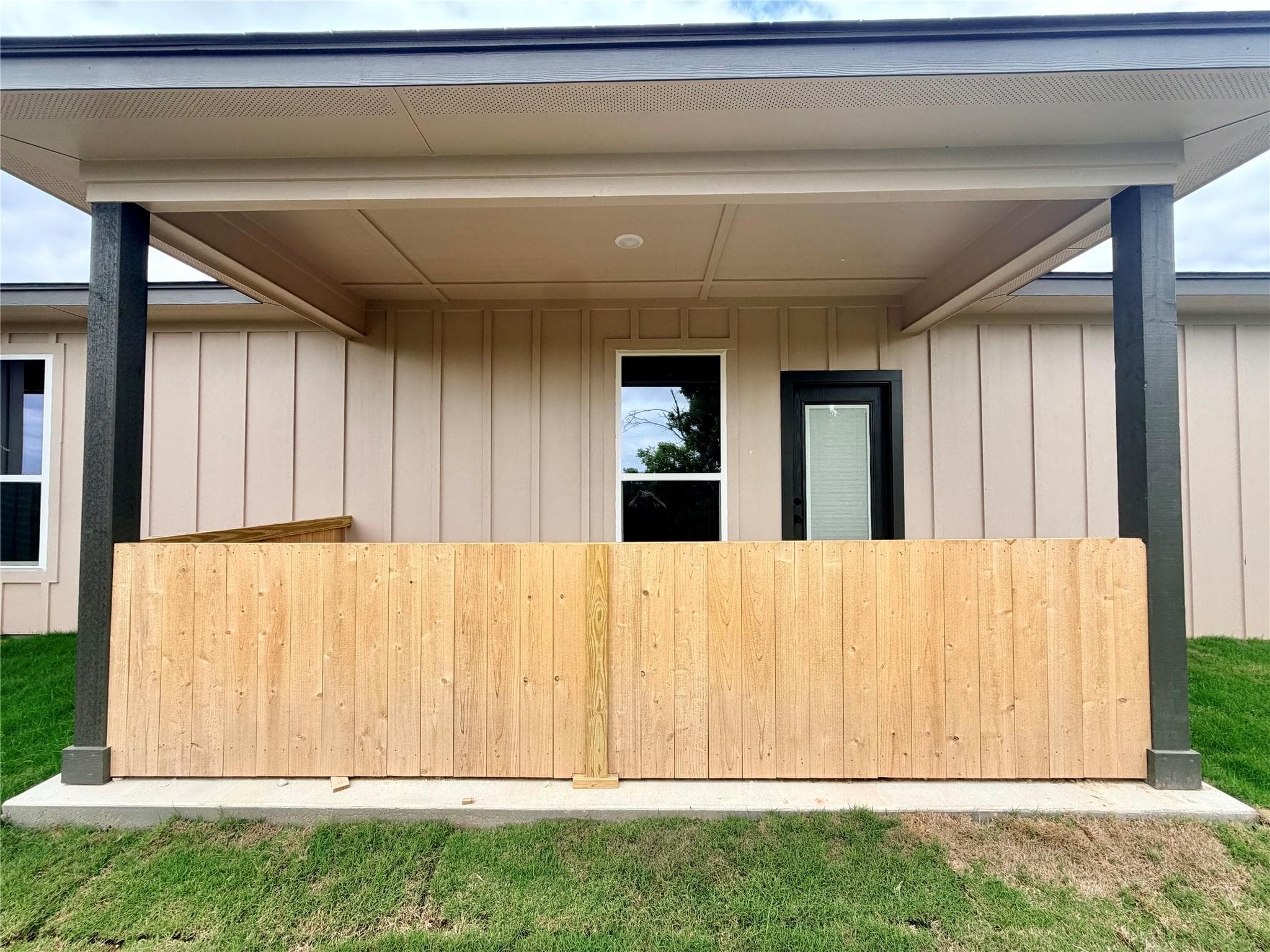 1305 Lone Pine Way