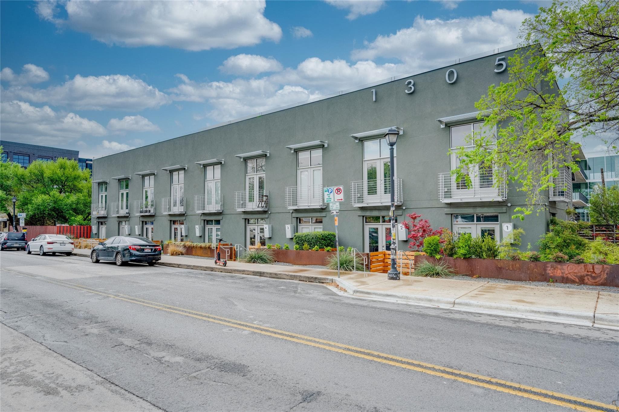 1305 E 6 th St #4