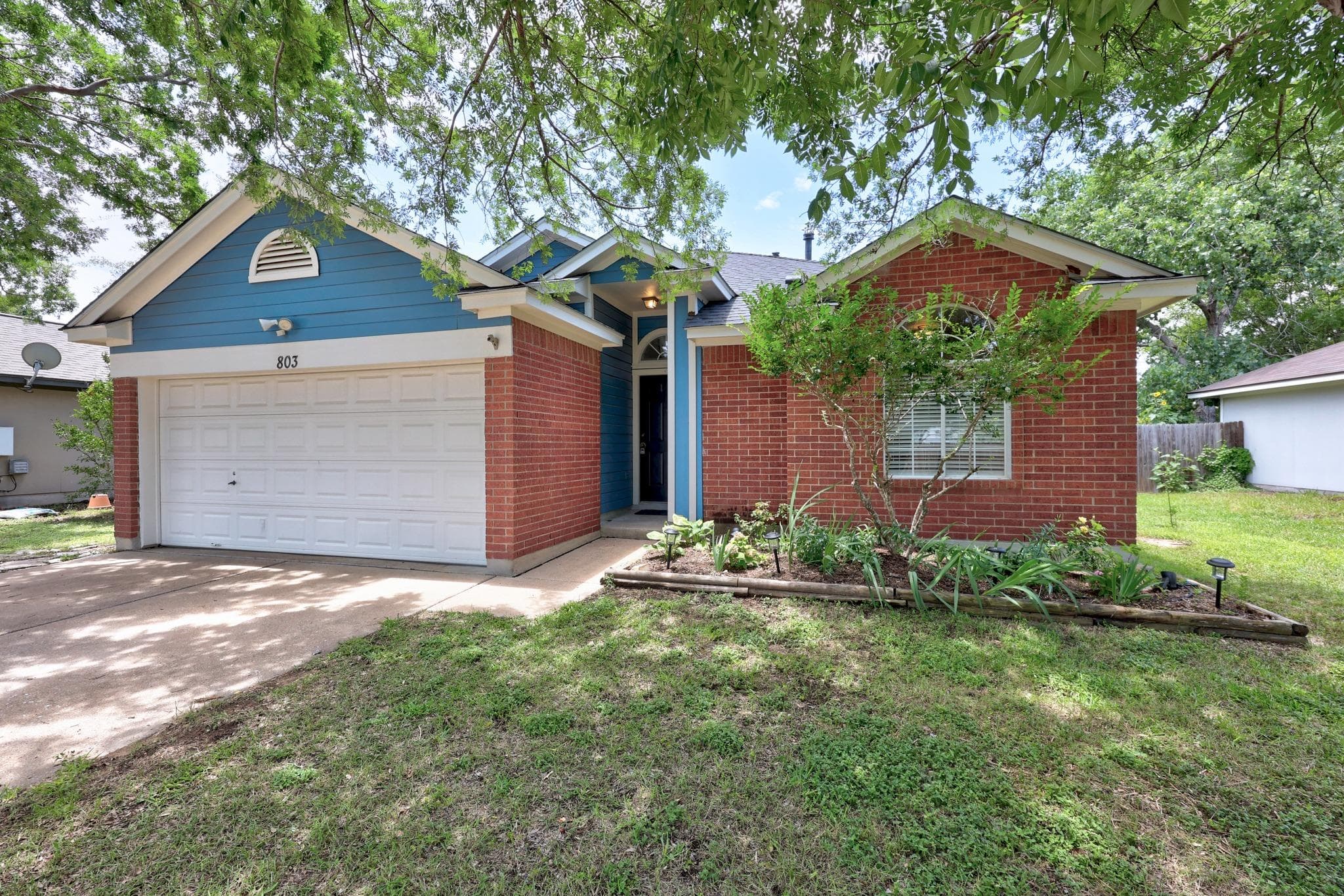 803 Sparkling Brook Ln