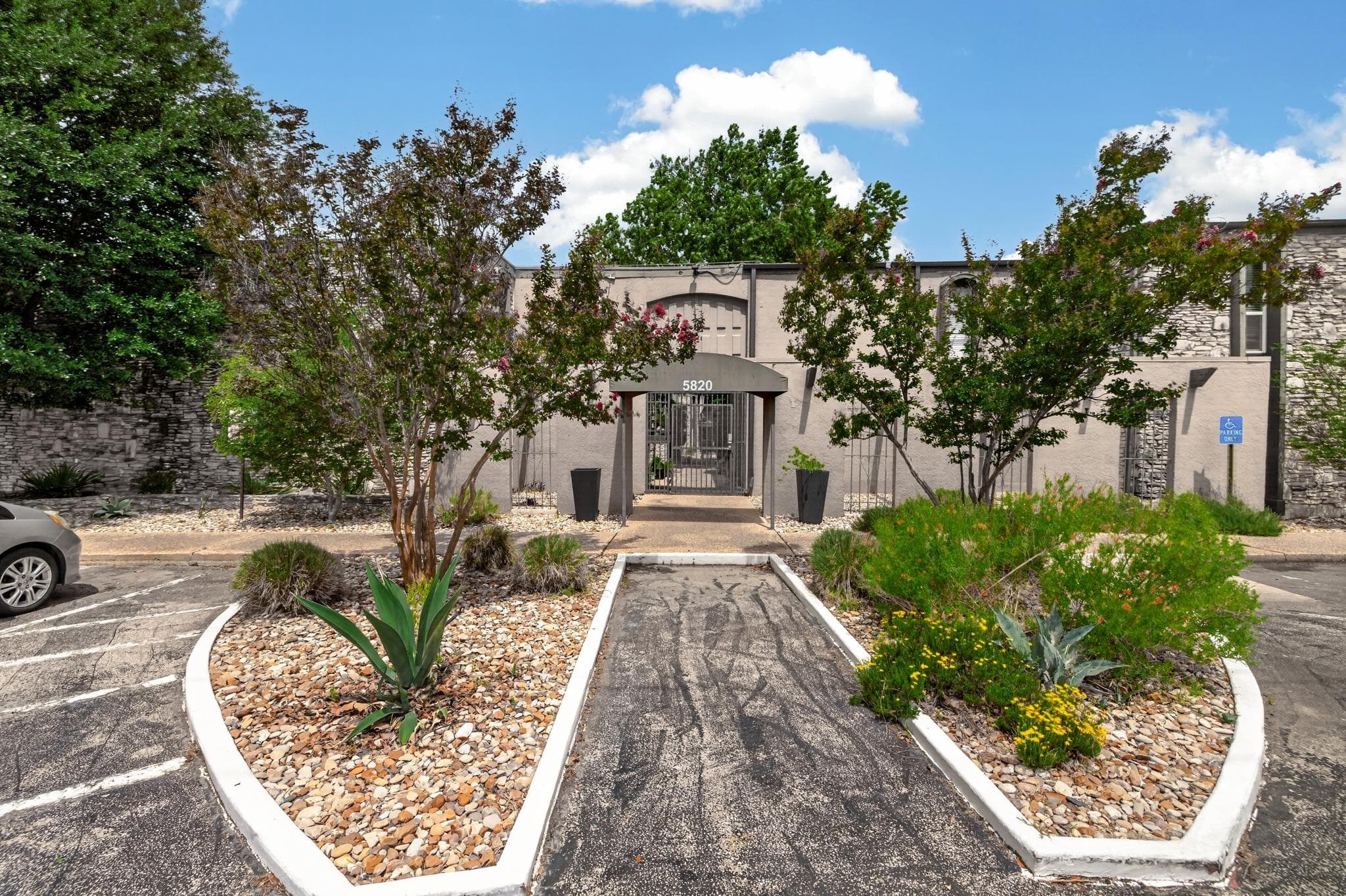 5820 Berkman Dr #120