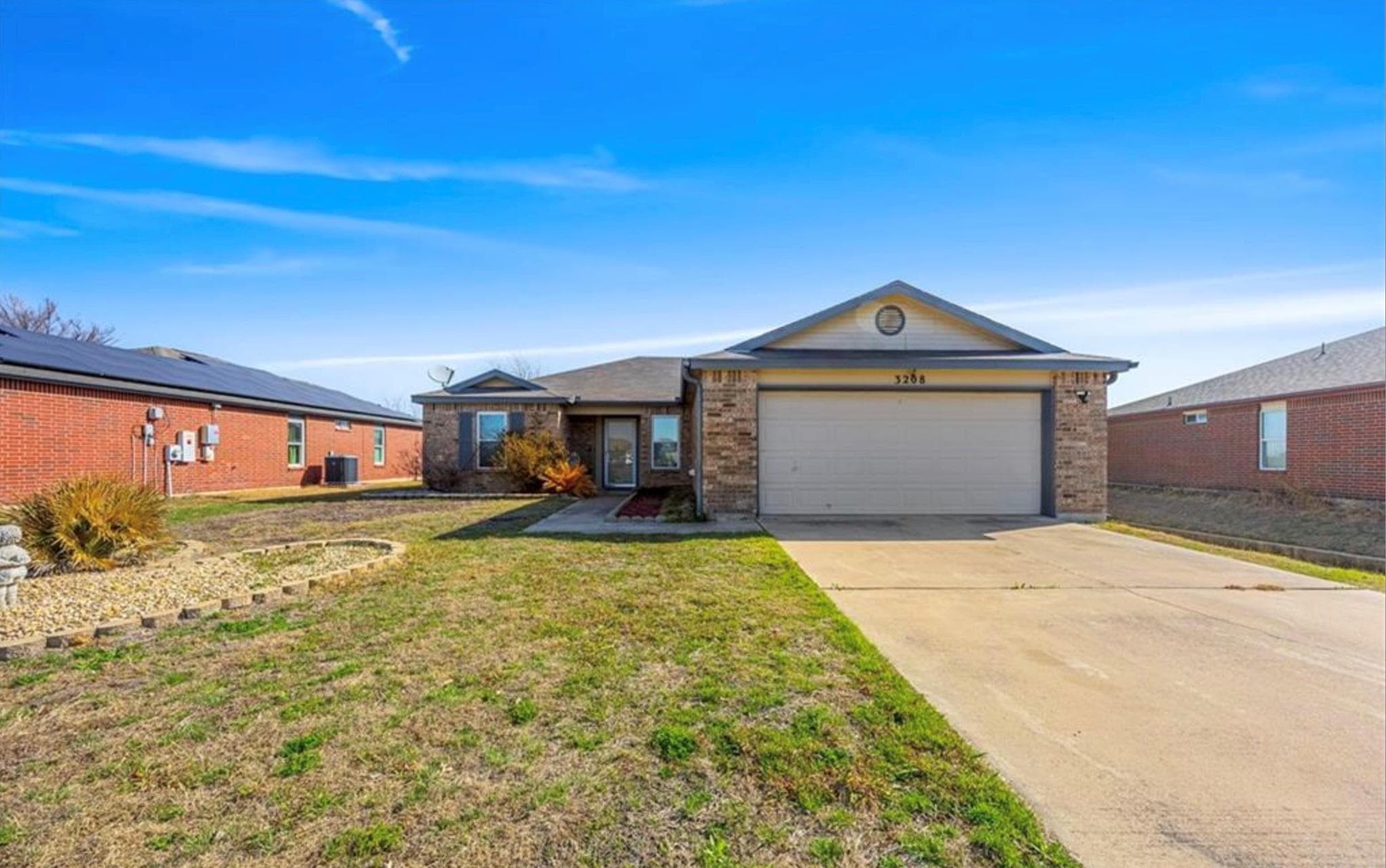 3208 Viewcrest Dr