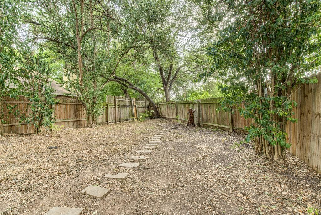 300 Villa Oaks Cir #A
