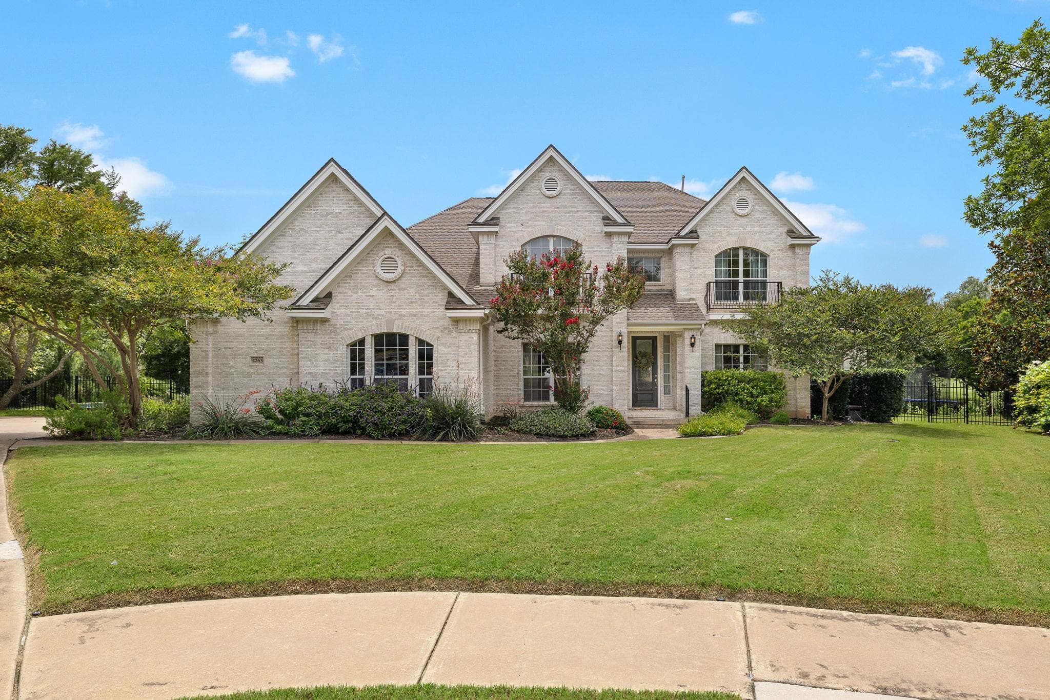 2263 Hamlet Cir