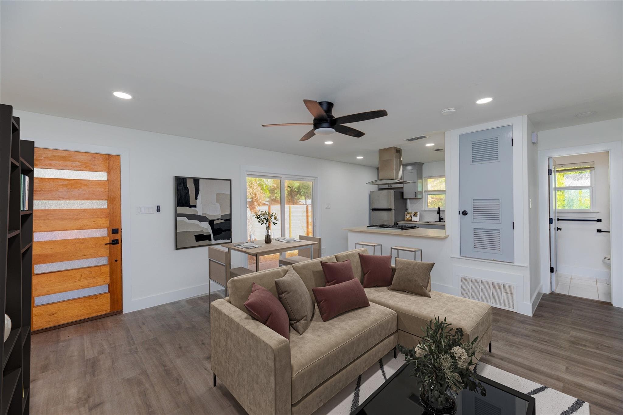 8405 Georgian Dr