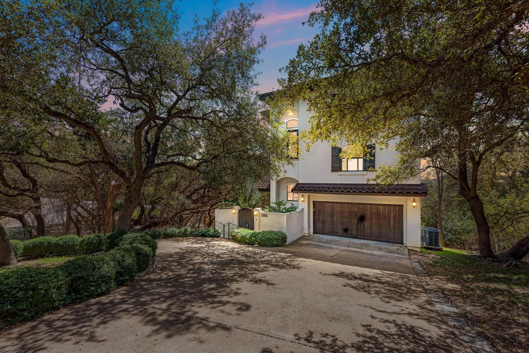 13803 Lake View Dr