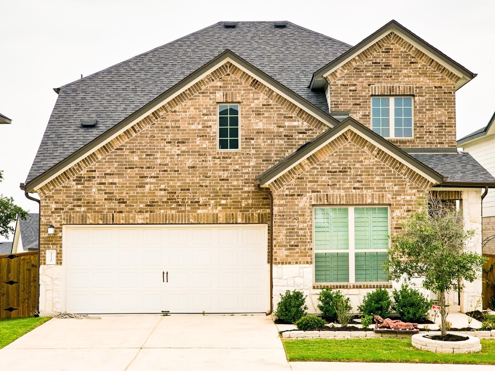 12716 Bloomington Dr