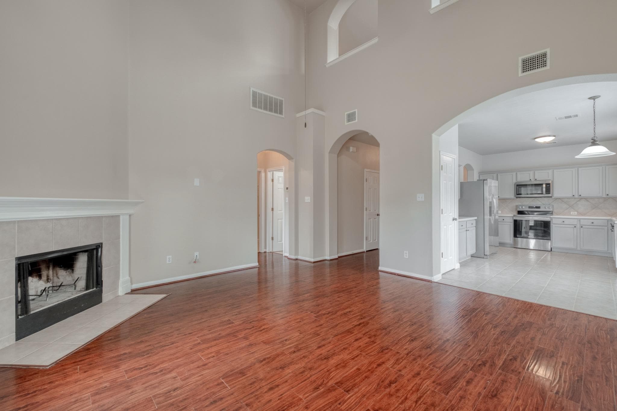211 Hanstrom Dr