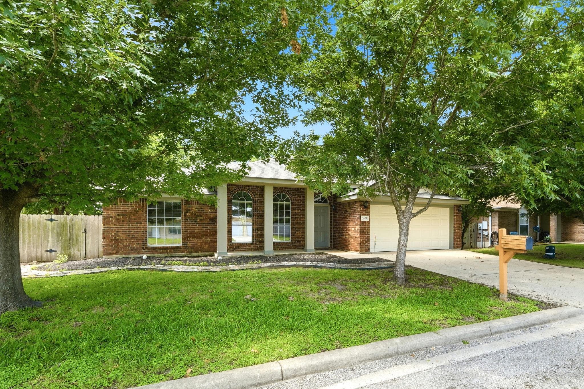 3405 Crystal Cir