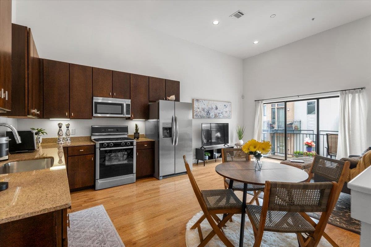 6000 S Congress Ave #124