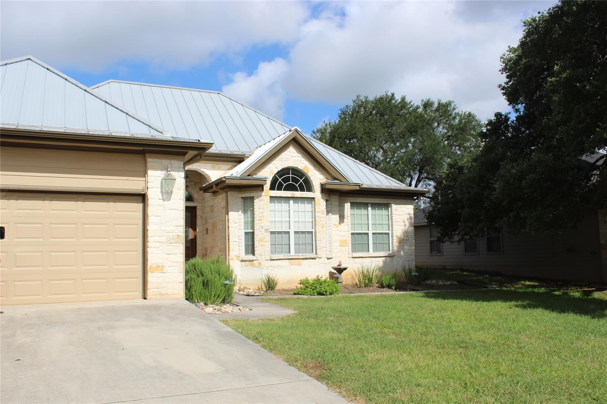 3 Honeysuckle Ln