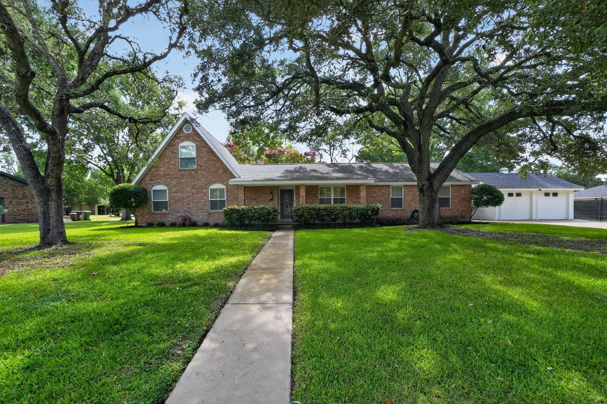 1622 Twin Island Drive Dr