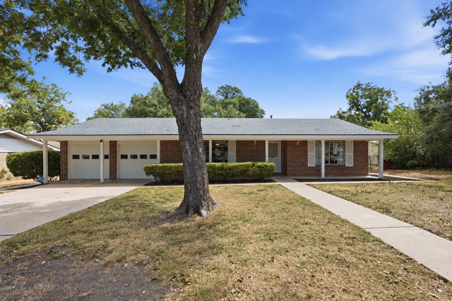 11605 N Oaks Dr