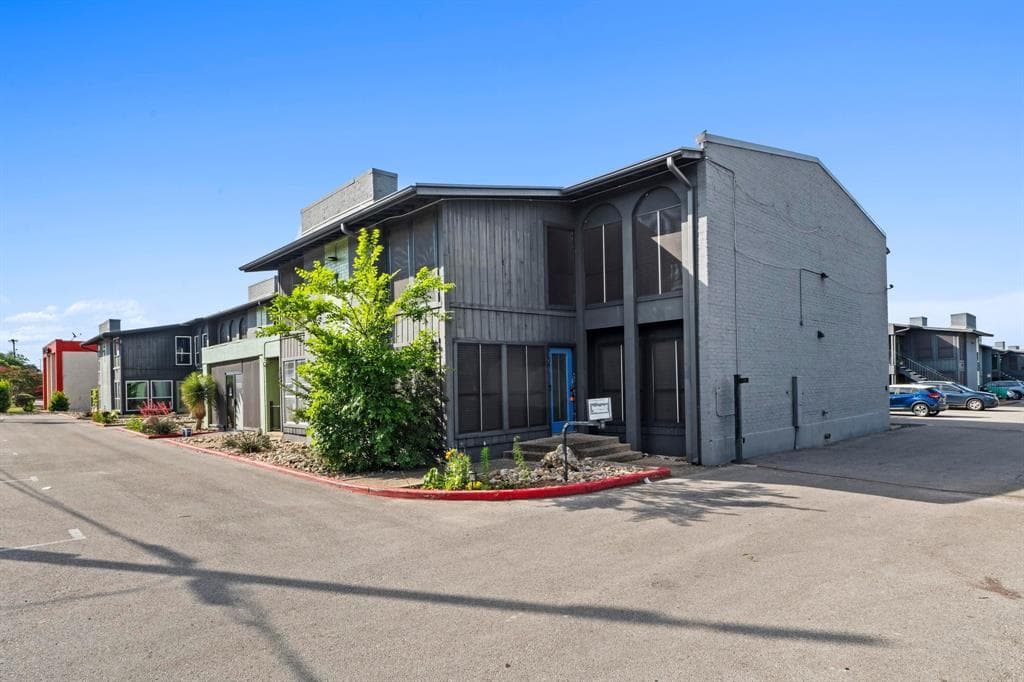 909 Reinli St #101