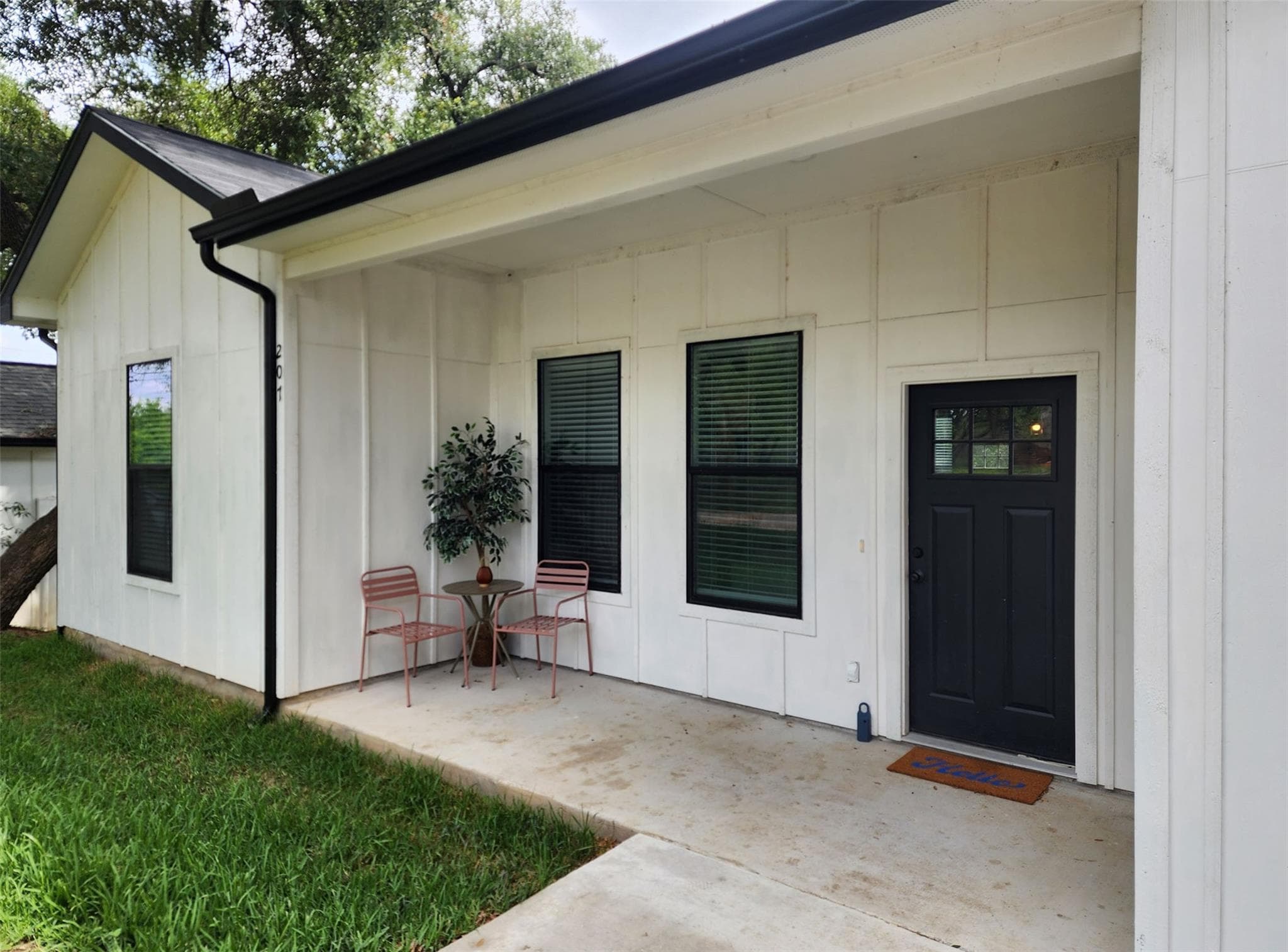 207 Laurel Ln