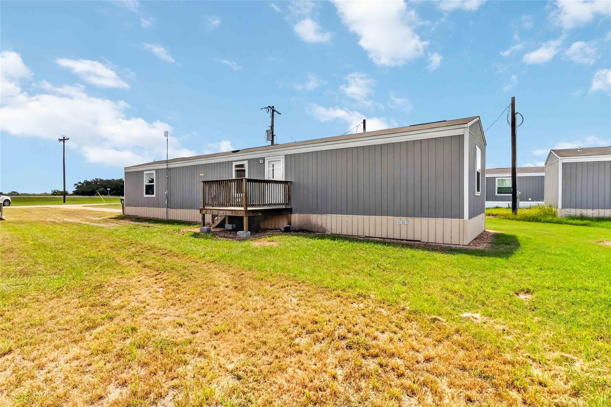 5670 E Hwy 290 St
