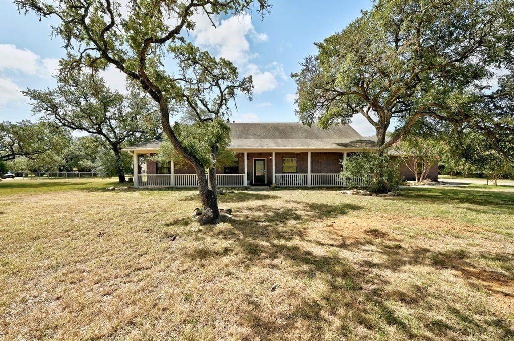 200 Oak Hollow Ln