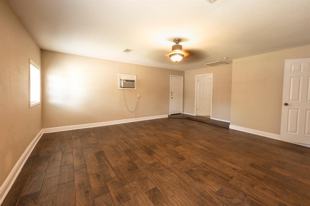 6400 Craigwood Cir