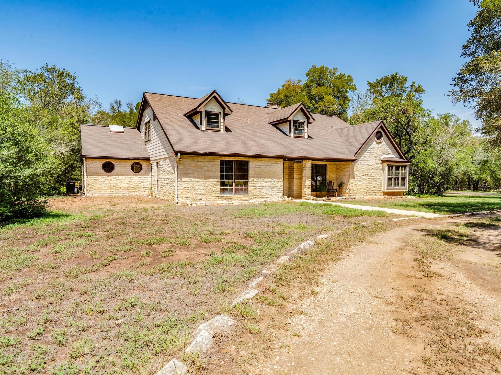 1112 Live Oak Loop