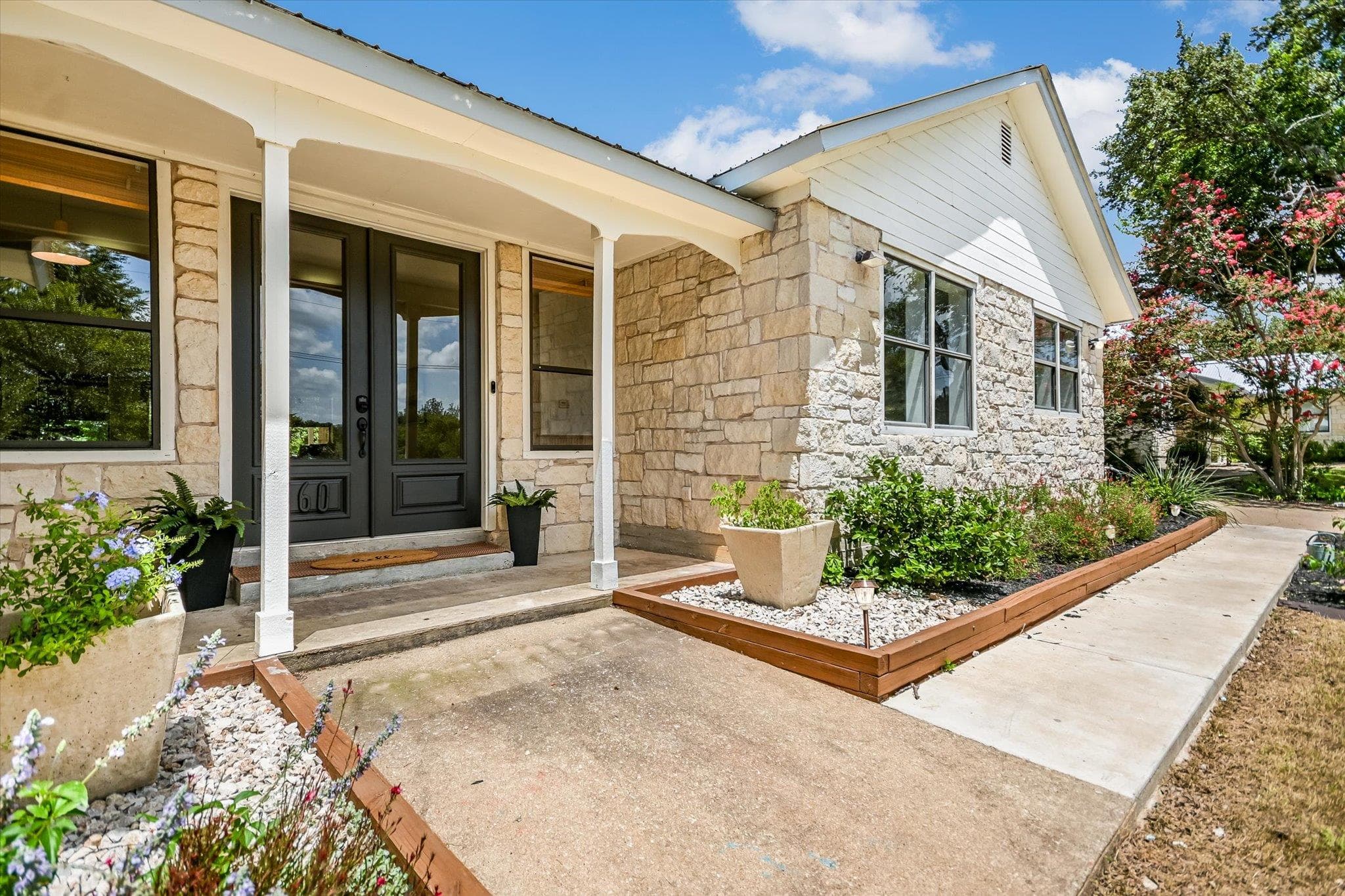 160 Donna Dr