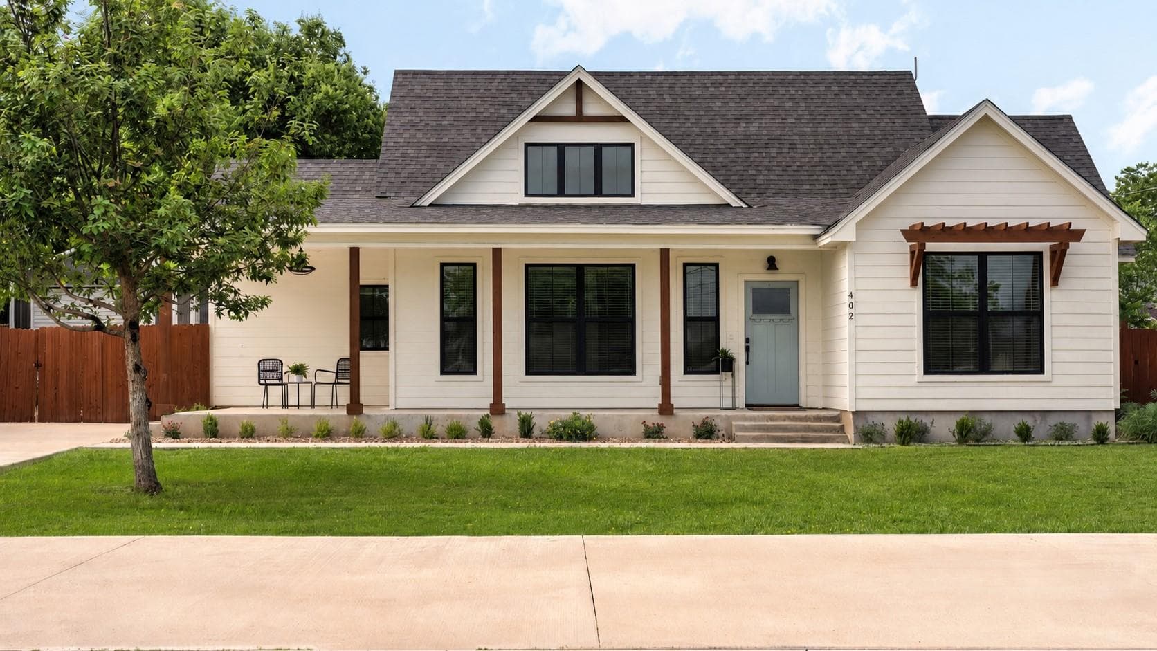402 E Ash Dr