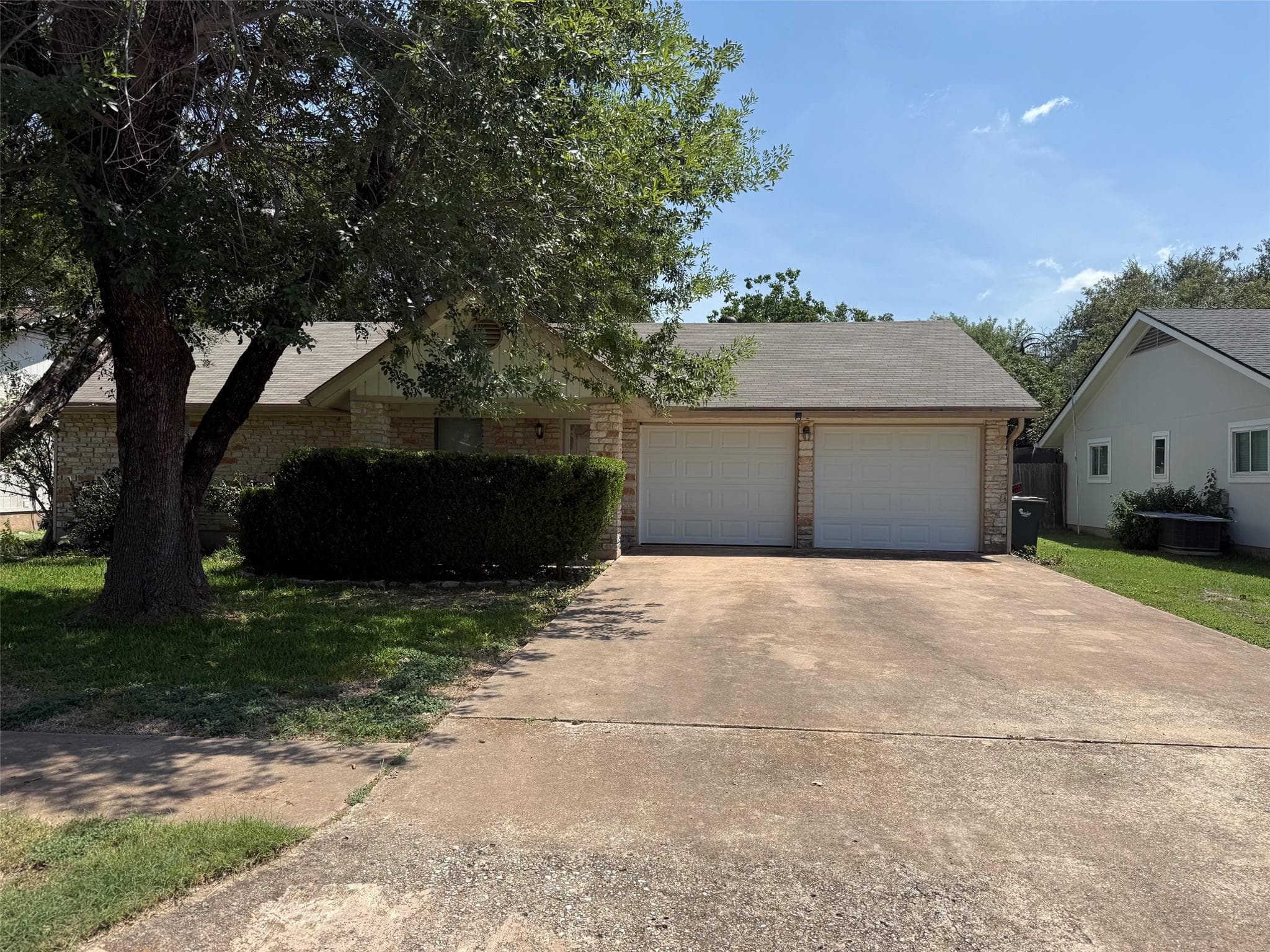 3511 Monument Dr