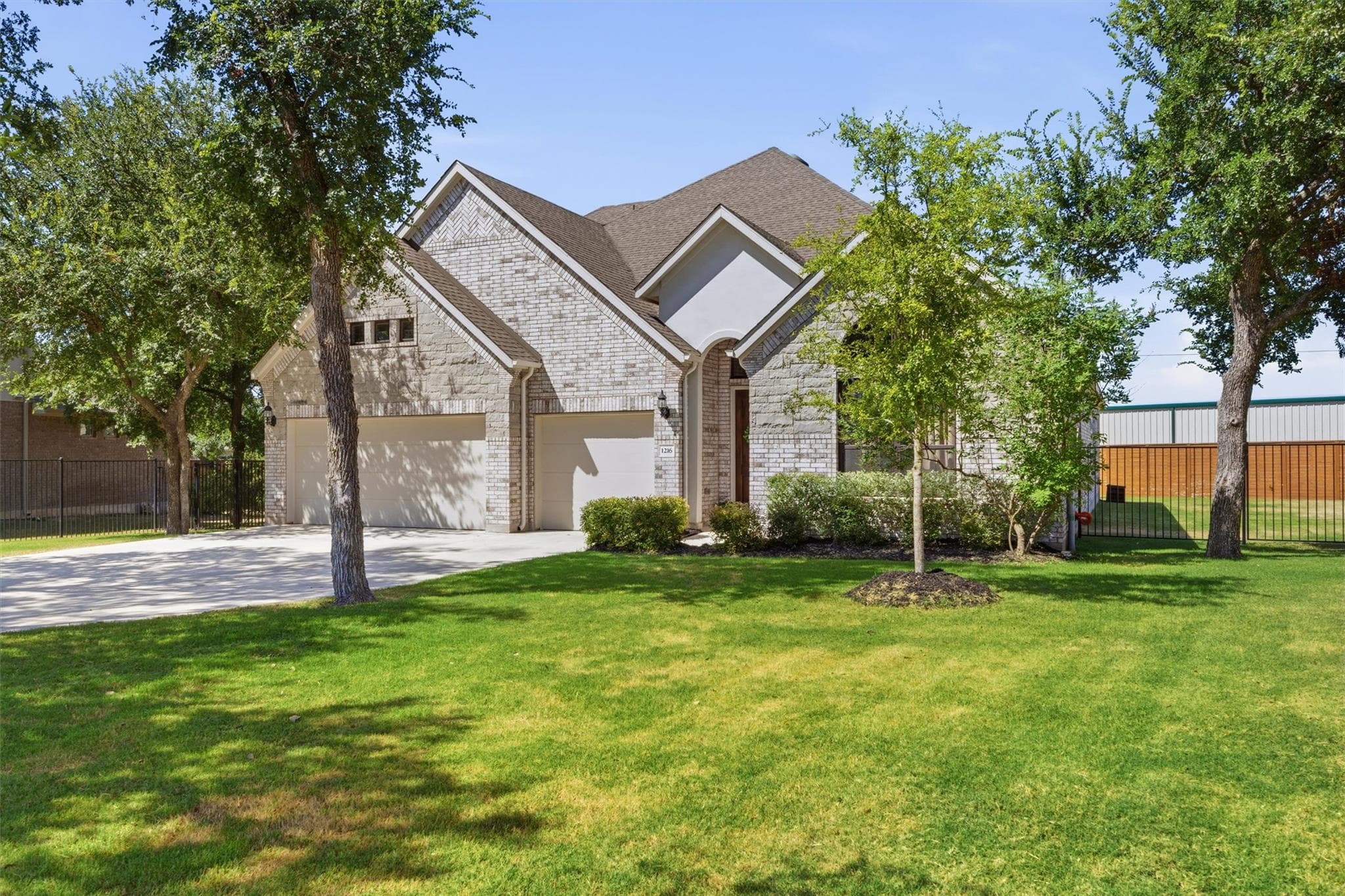 1216 Scenic Oaks Dr