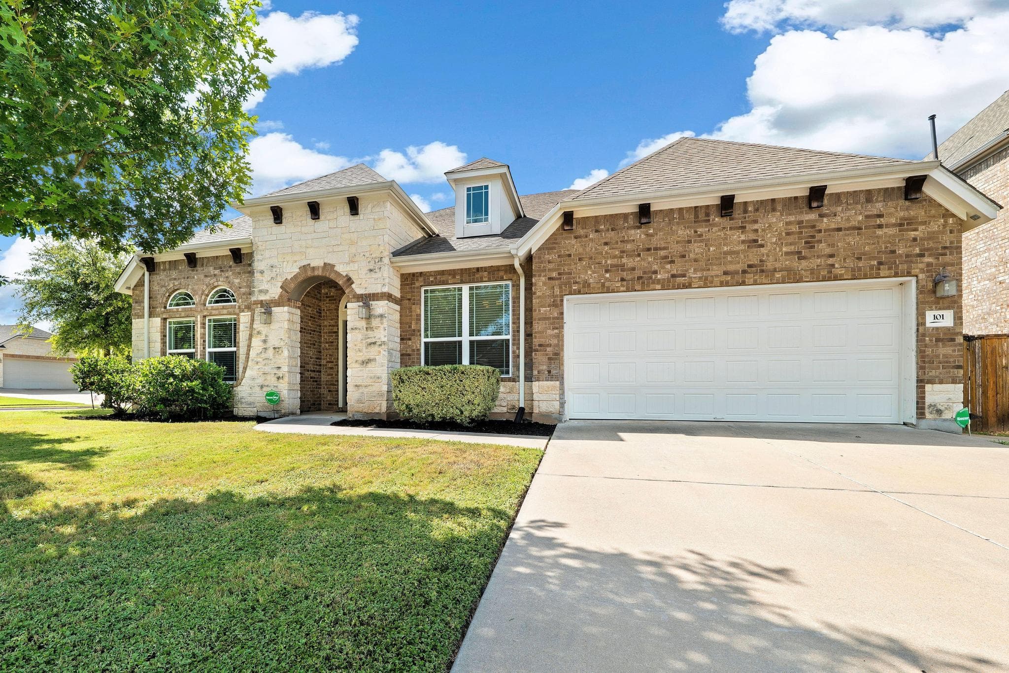 101 Canyon Lake Ln