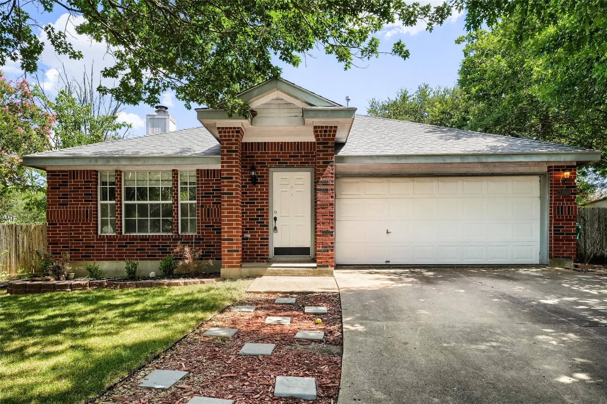 20801 Trotters Ln