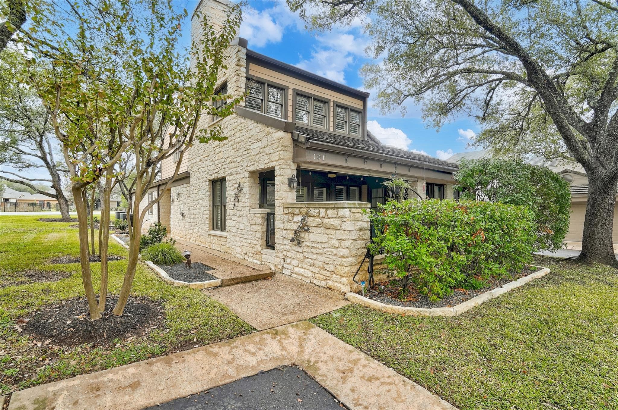 101 WEST EAGLE Dr #101