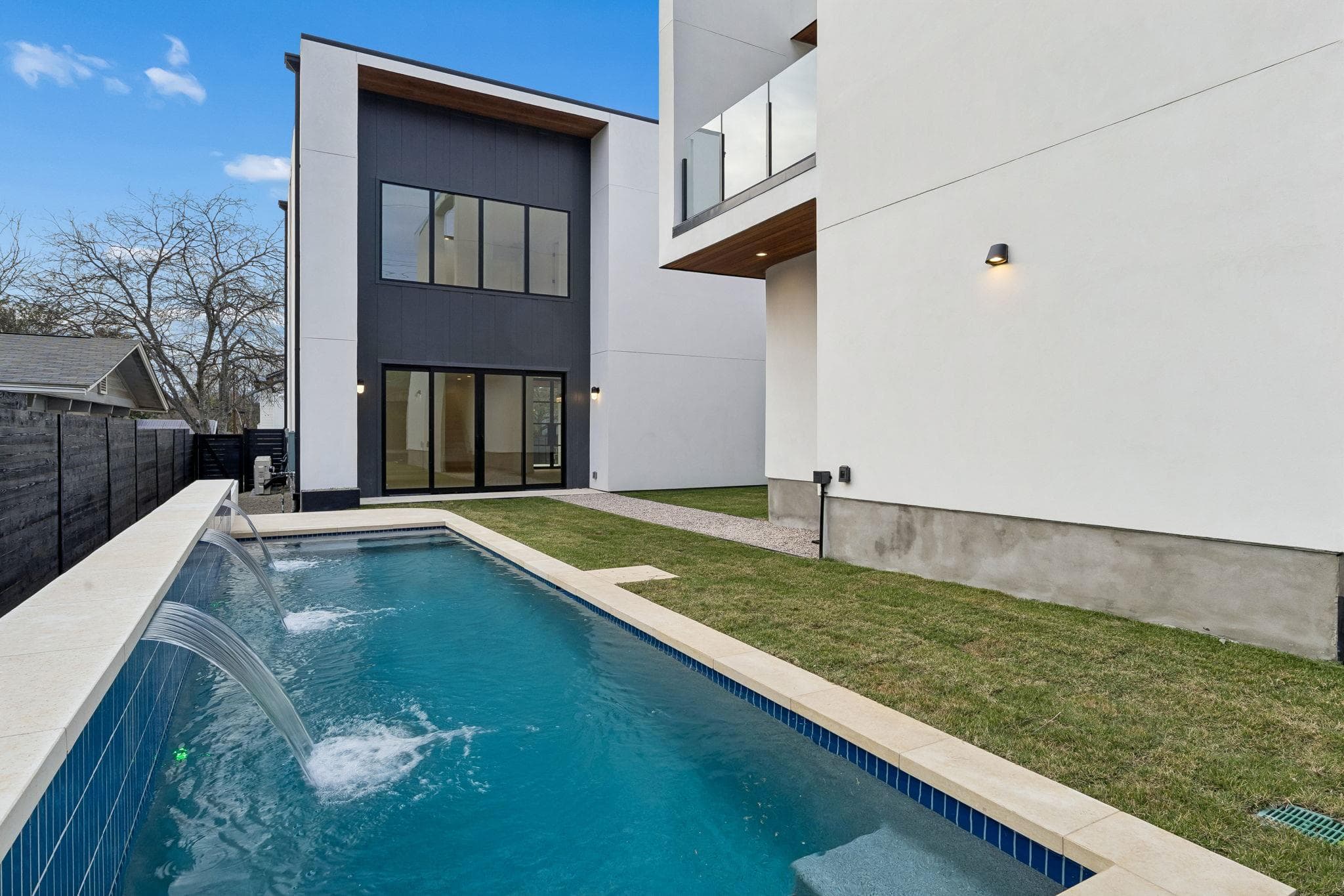 3007 Locke Ln