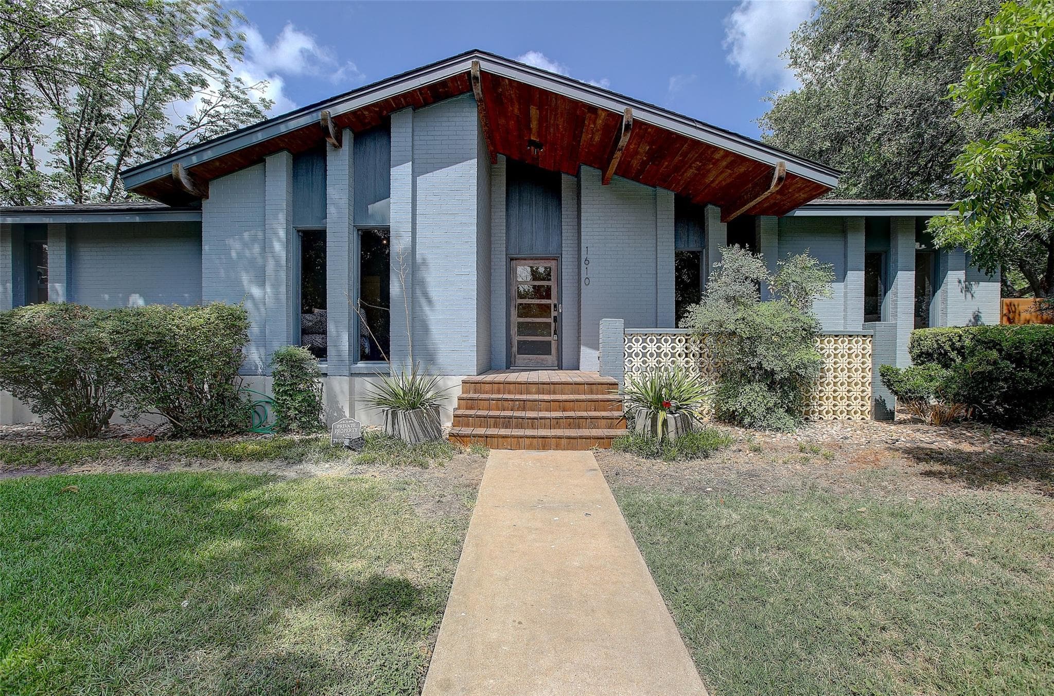 1610 Pecan St