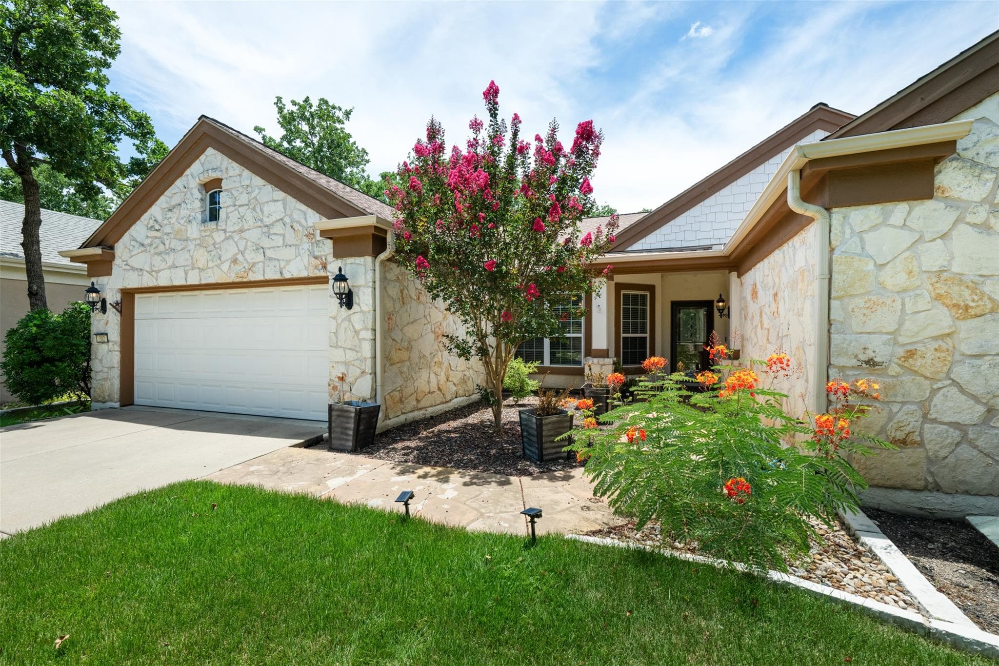 202 River Rock Dr
