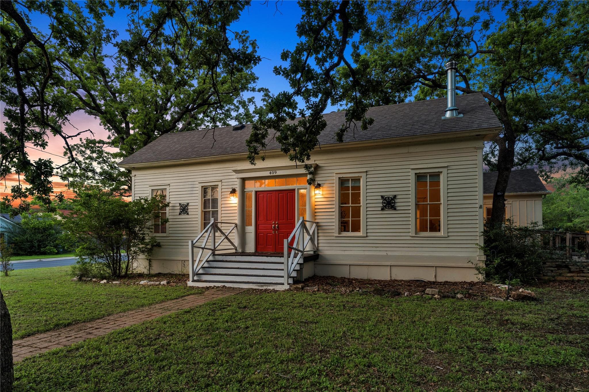 409 N Main St