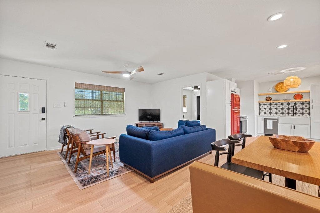 512 W Pecan Dr