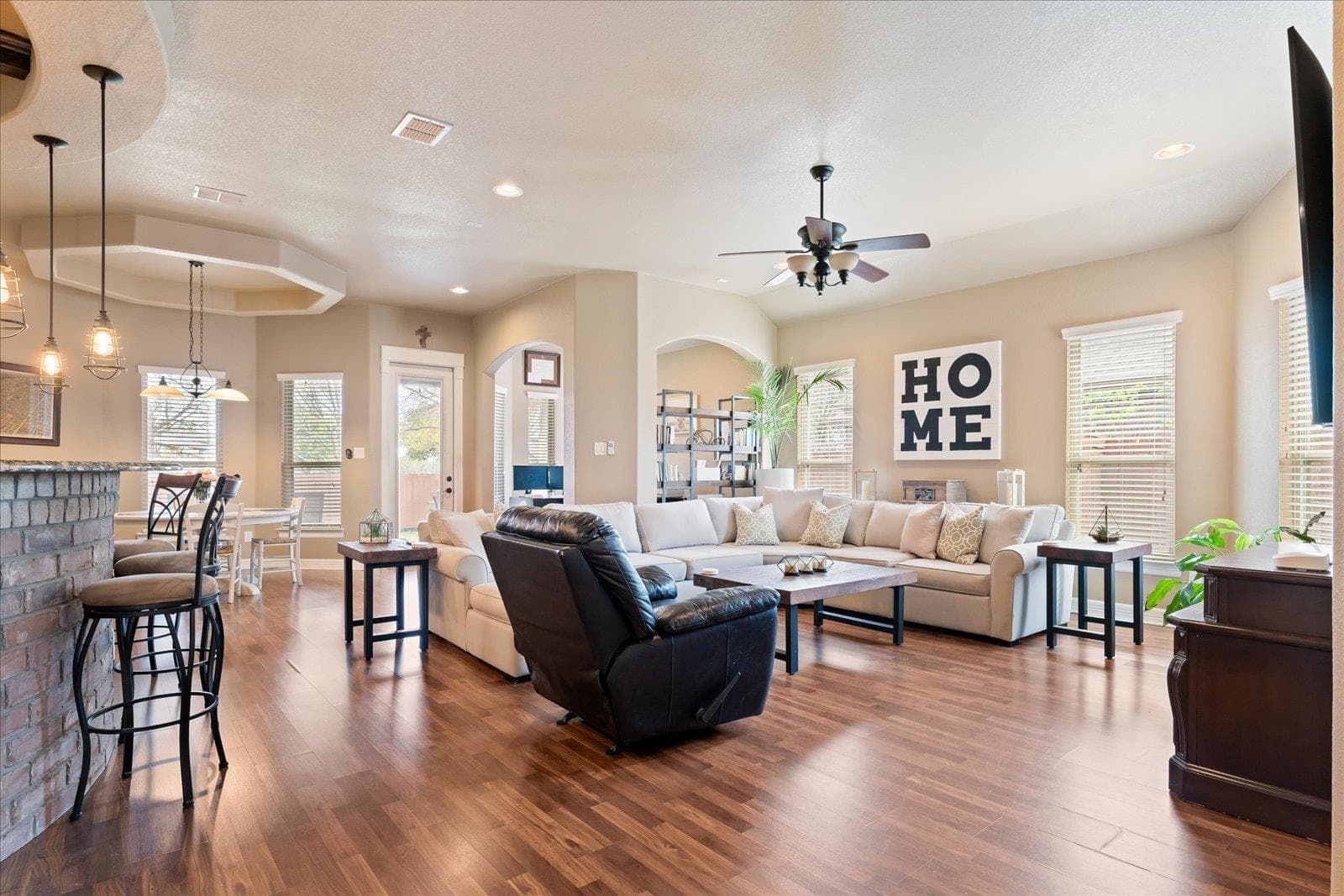 916 Easton Dr