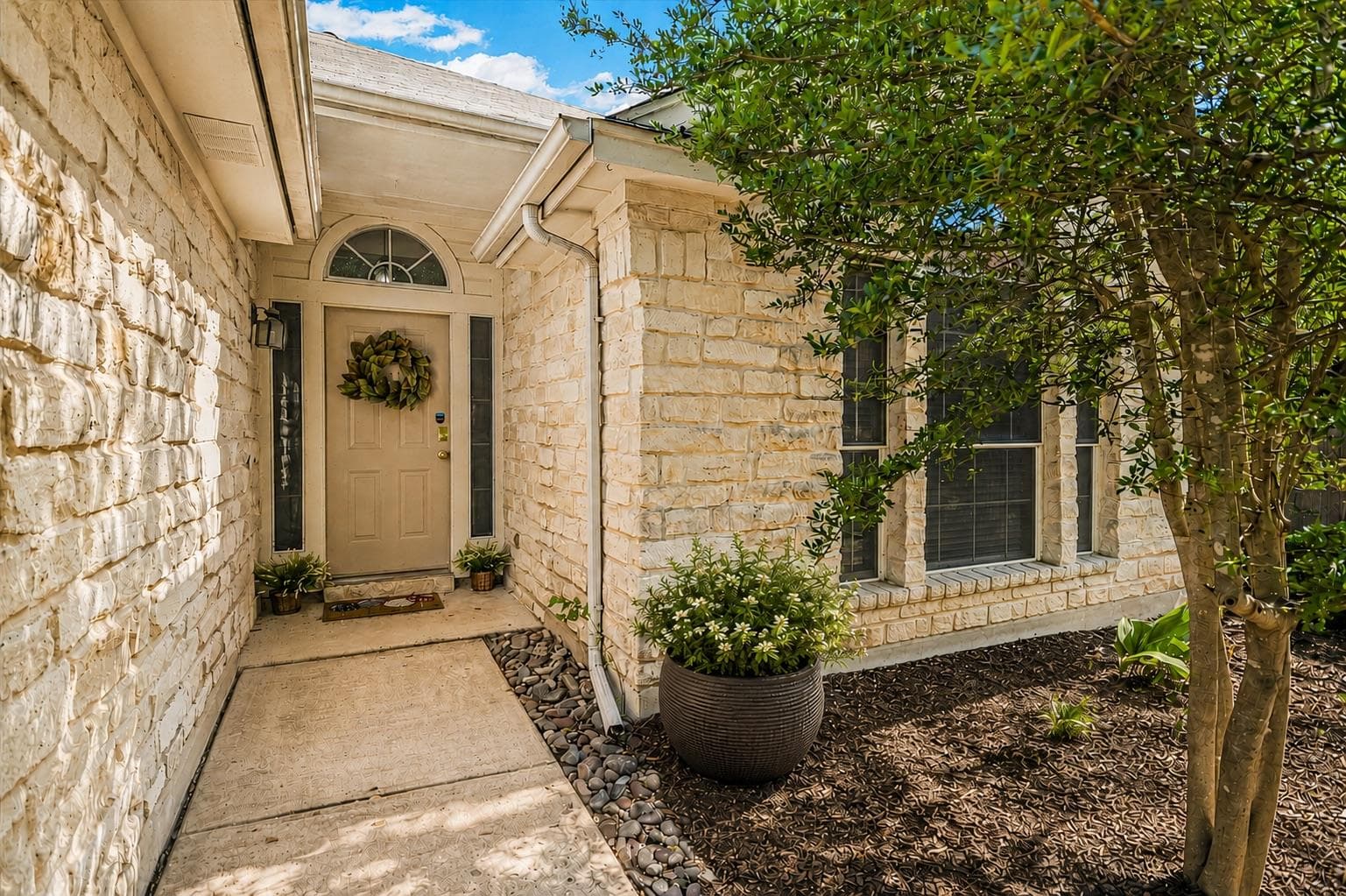 2308 Macaw Dr