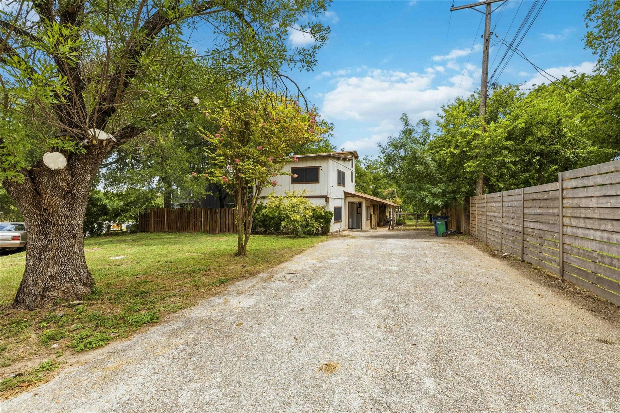 3305 Dolphin Dr
