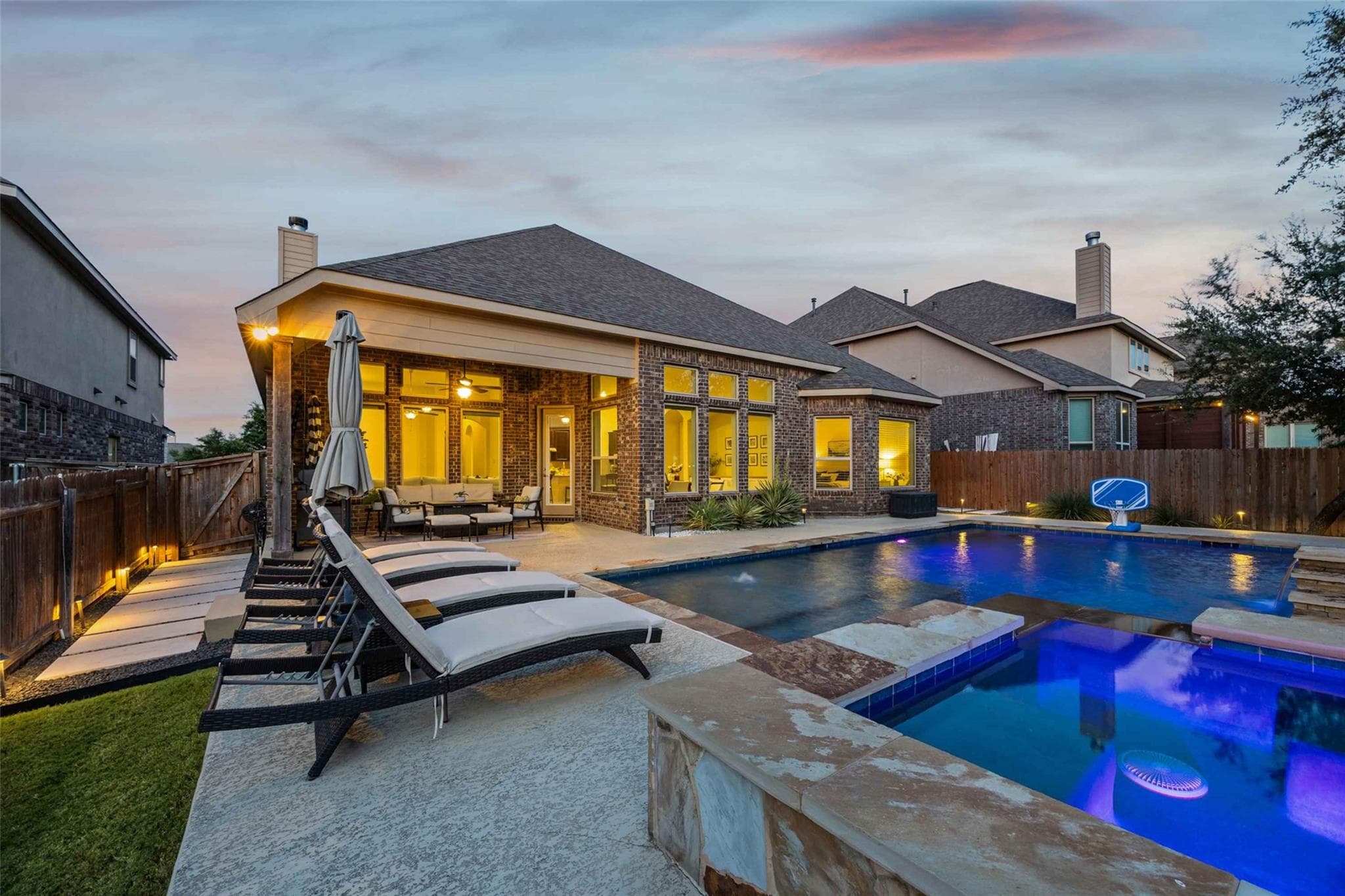 905 Bliss Ln